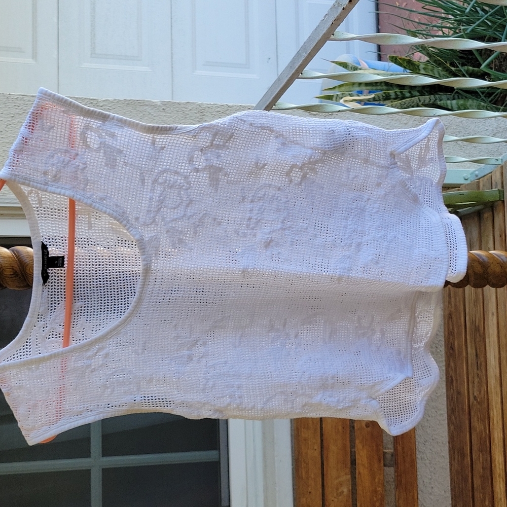 Banana Republic white sleaveless top. Size S. 100% cotton.